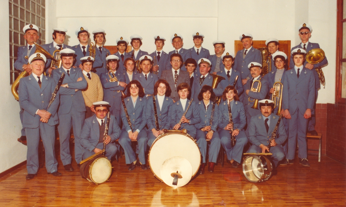 1977  