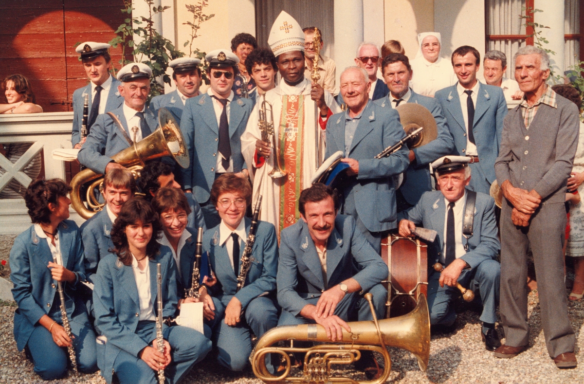 1982  